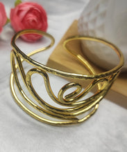 Load image into Gallery viewer, A2 Fashion Gold Plated Brass Bracelet