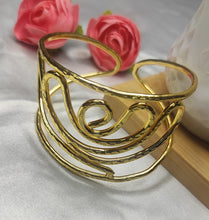 Load image into Gallery viewer, A2 Fashion Gold Plated Brass Bracelet