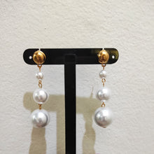 Load image into Gallery viewer, White Pearl Earring