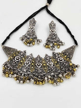 Load image into Gallery viewer, Oxidized silver Dual Tone Floral Jewellery Set