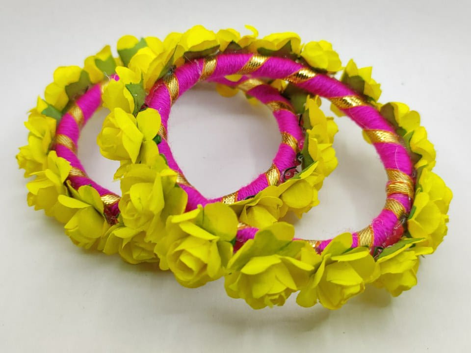 Buy Gajra, Yellow Flower Gajra Set, Boho Jewelry, Wedding, Pithi Bangle, Mehndi  Bangle, Mayoon, Maiyo Gajra, Pakistani Wedding, Indian Wedding Online in  India - Etsy