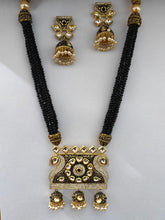 Load image into Gallery viewer, Antique Gold Plated Kundan Necklace Set