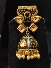 Load image into Gallery viewer, Antique Gold Plated Kundan Necklace Set