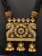 Load image into Gallery viewer, Antique Gold Plated Kundan Necklace Set