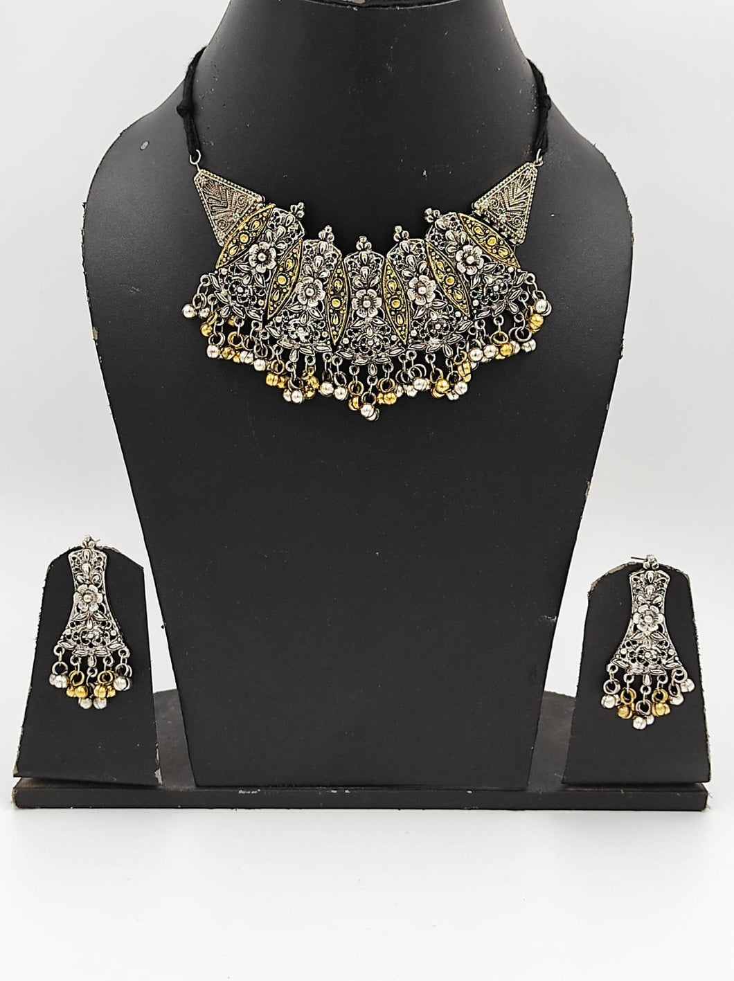 Oxidized silver Dual Tone Floral Jewellery Set