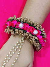 Load image into Gallery viewer, Stunning Artificial Flower Haathphool