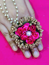 Load image into Gallery viewer, Stunning Artificial Flower Haathphool
