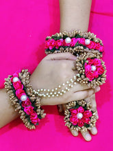 Load image into Gallery viewer, Stunning Artificial Flower Haathphool