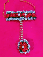 Load image into Gallery viewer, Stunning Artificial Flower Haathphool